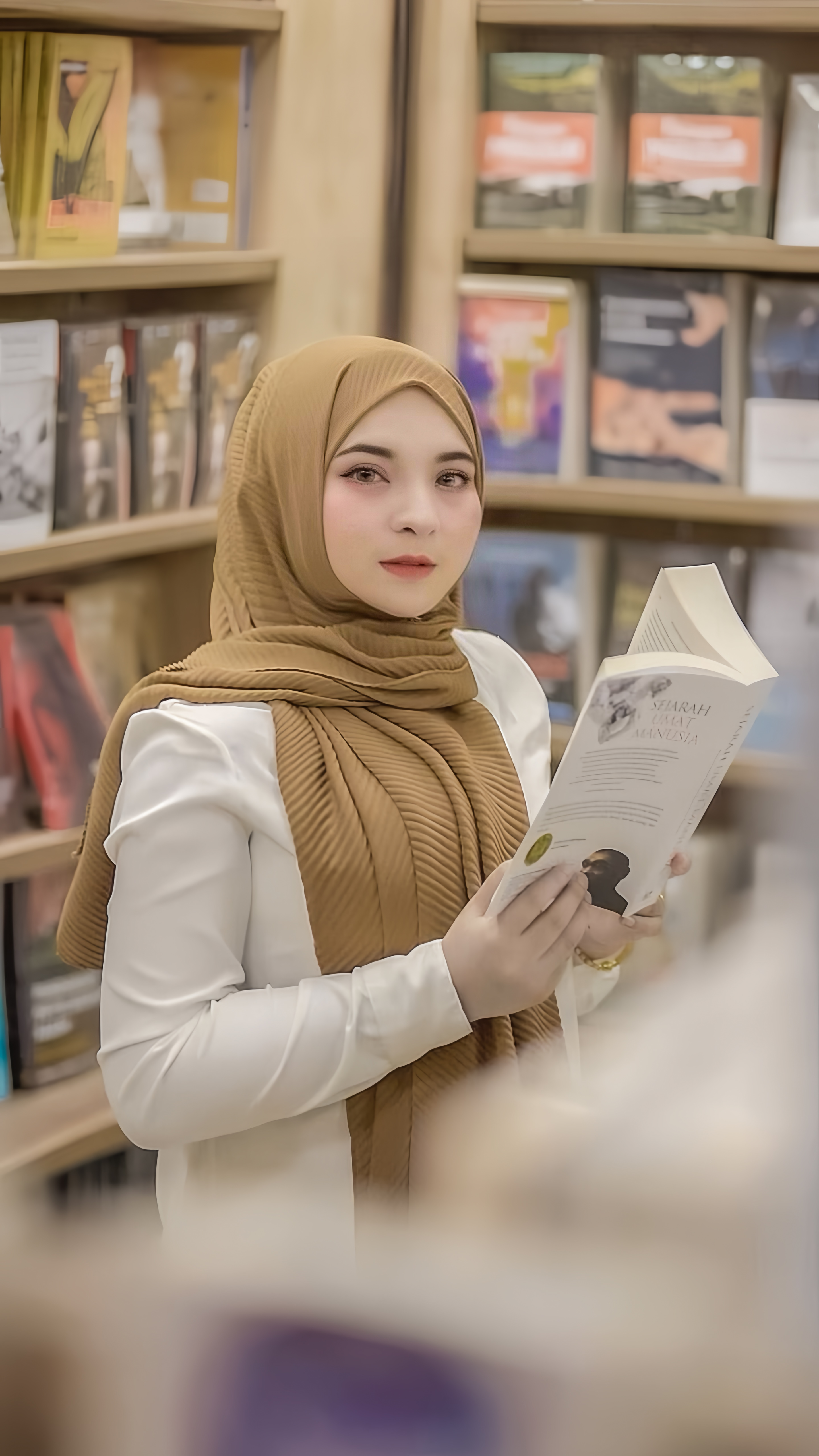 Avatar 𑣲LA Monica